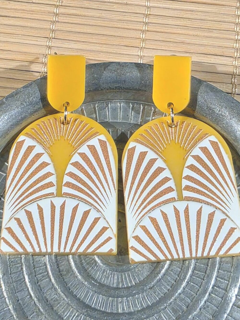 80s Retro Style Geometric Art Deco Design Vintage Lucite Pendant Dangle earrings